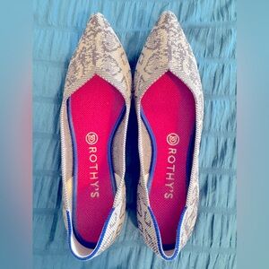 Rothy’s grey stone snake point